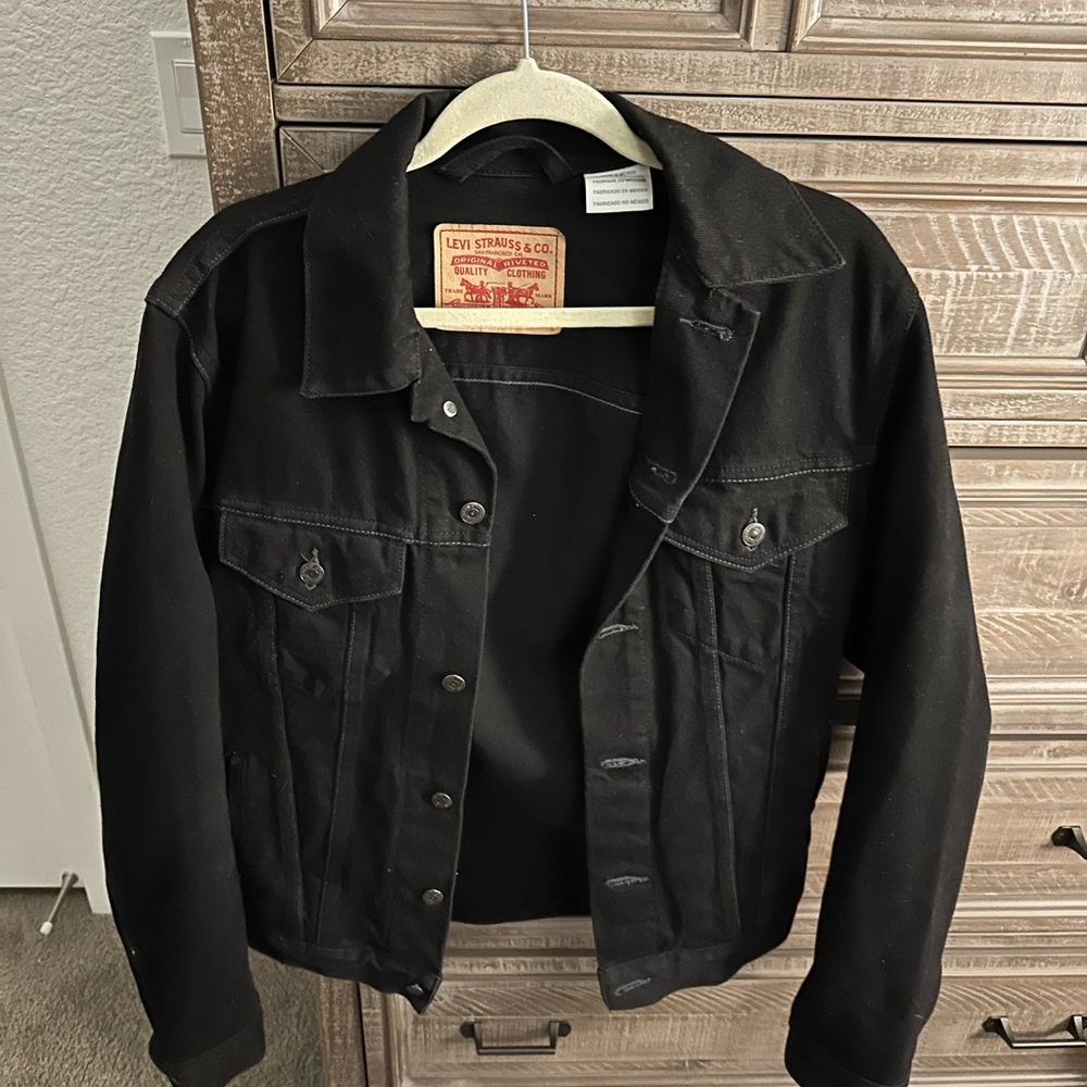 Levi’s black Jean jacket